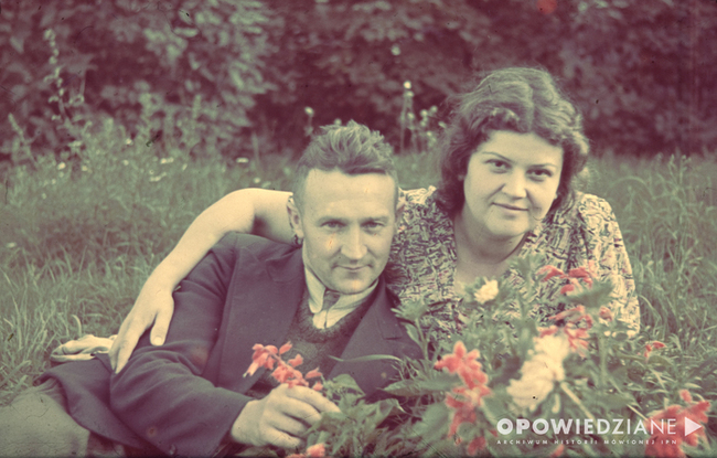 Rodzice Tadeusza Stankiewicza Barbara i Stanisław, leśniczówka Głodno, 1942 lub 1943 r., diapozytyw „Agfa”, zbiory rodzinne