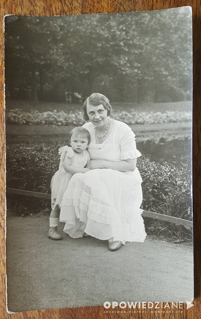 Półtoraroczna Aleksandra z mamą Bronisławą Kluck, czerwiec 1932 r.