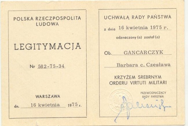 Legitymacja Zofii Gancarczyk do Krzyża Srebrnego Orderu Virtuti Militari nadanego jej w 1975 r. za bohaterskie czyny w Powstaniu Warszawskim.