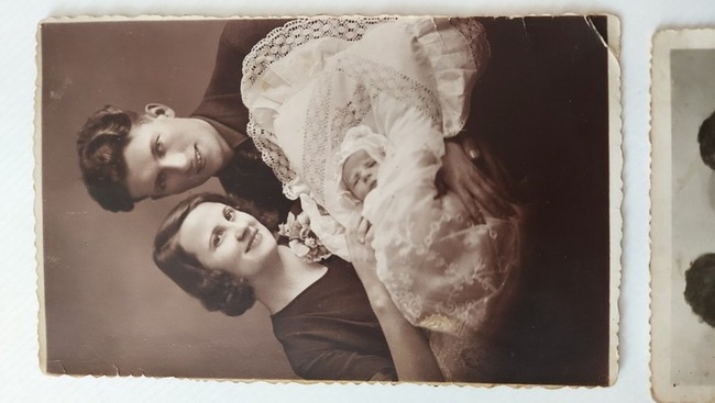 1.	Wiesław Wyszyński z rodzicami chrzestnymi.