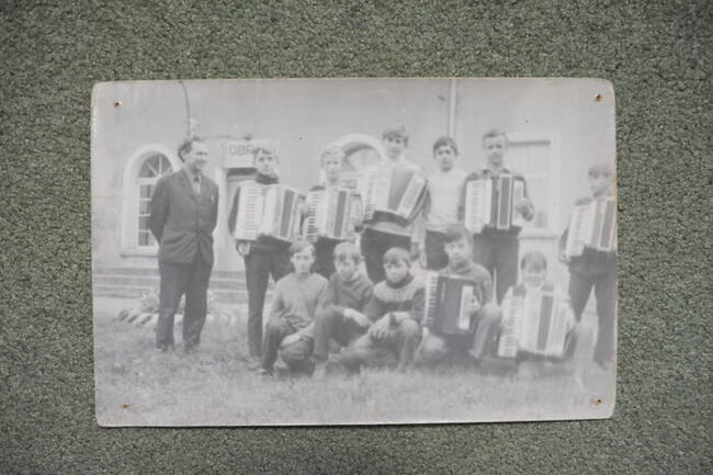 1. Jan Plebanek (1. z lewej) jako nauczyciel muzyki w Międzyrzeczu, b.d.