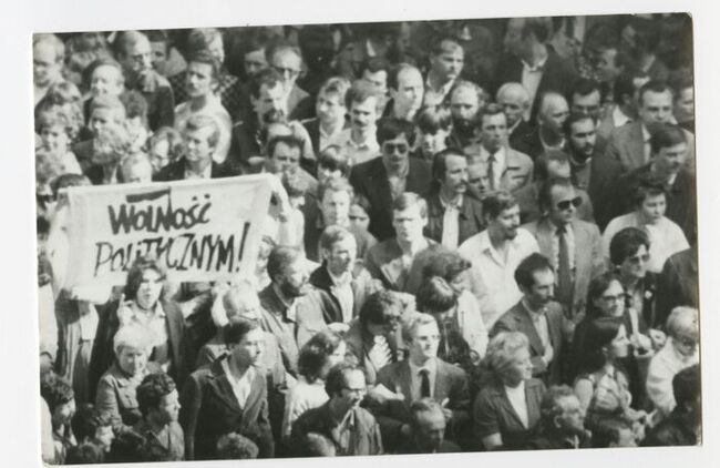 Demonstracja 3-majowa w Warszawie w 1982 r.