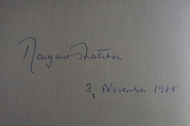 Wpisy do księgi gości odwiedzających grób ks. J. Popiełuszki: premier Wielkiej Brytanii Margaret Thatcher, Ośrodek Dokumentacji Życia i Kultu Błogosławionego Księdza Jerzego Popiełuszki, fot. G. Łeszczyński