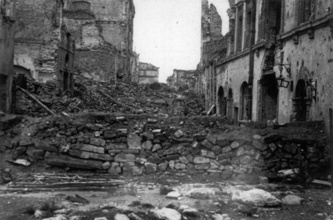 Zdjęcia wykonane przez Zbigniewa Grochowskiego podczas okupacji i Powstania Warszawskiego