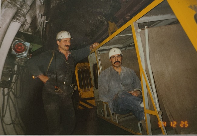 Kazimierz Bodejko (1. z prawej) jako ratownik górniczy, KWK Bogdanka, 25.12.1994 r. Zbiory Kazimierza Bodejko