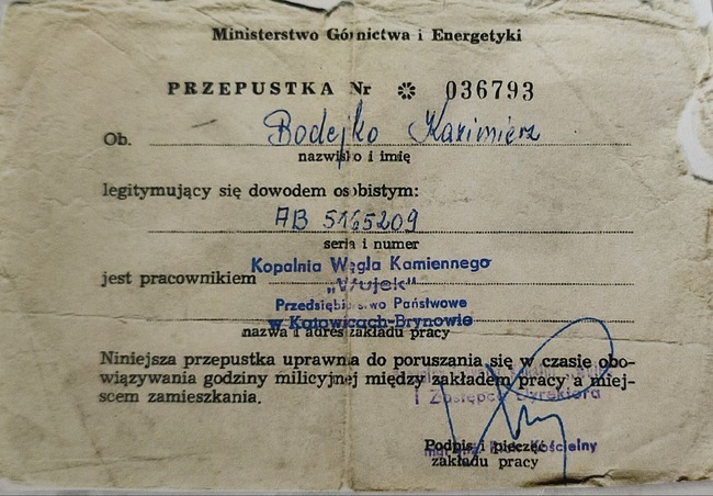 Przepustka w trakcie odbywania służby w KWK „Wujek”, 1981-1982, fot. Grzegorz Czerniak