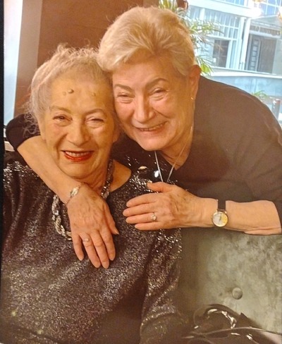 Pierwsze spotkanie po latach: Halina Michałowska i Krystyna Leszczyńska, Sopot 06.01.2022 r. Zbiory K. Leszczyńskiej