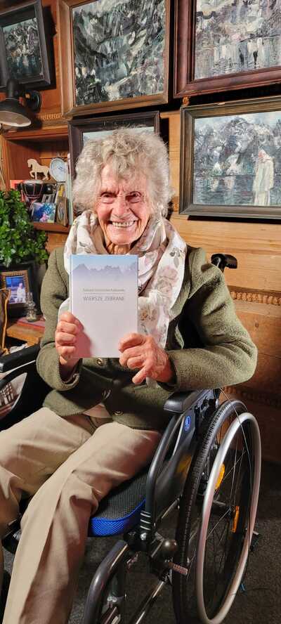 Pani Barbara podczas nagrania notacji w swoim domu, 27.11.2024 r.