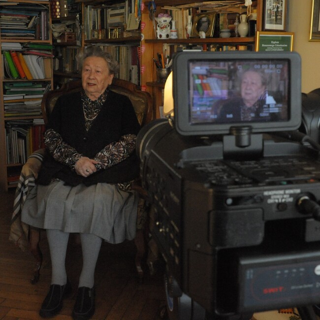 Alicja Lutostańska podczas nagrania notacji w swoim domu, 10.02.2025 r.