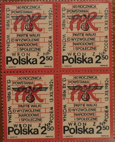 Link do historii wydania znaczka:

https://encysol.pl/es/encyklopedia/hasla-rzeczowe/43234,Znaczek-z-nadrukiem-WOJNA-WRON-Z-NARODEM.html