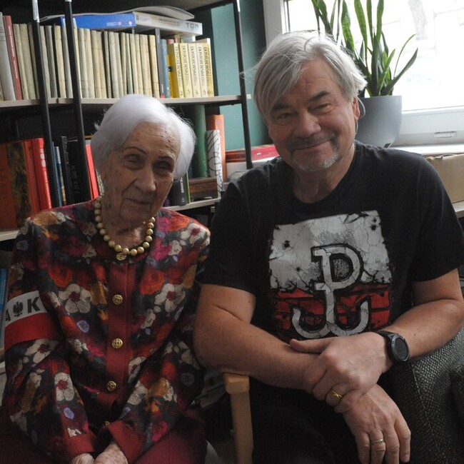 Janina Jankowska z prowadzącym notację dr. Tomaszem Sikorskim.